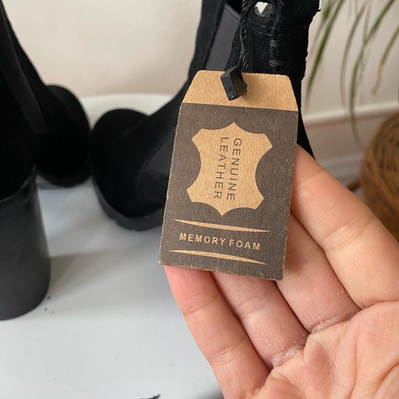 NWT Crevo Black Ankle Heeled Booties Size 7.5 - Picture 9 of 9